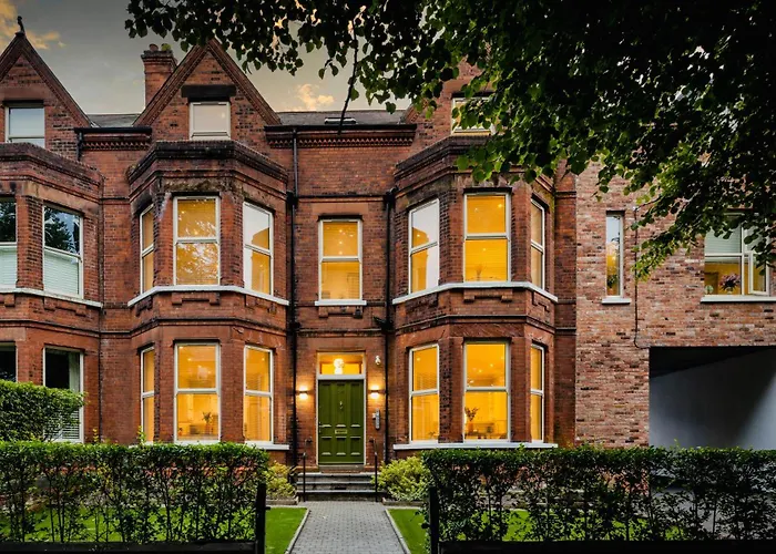 5 Star - The Ulsterville Residences - Free On-Site Parking