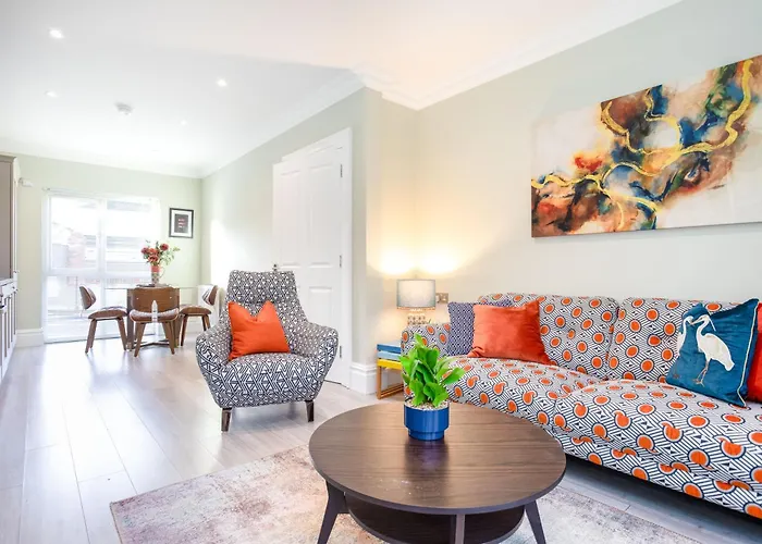 5 Star - The Ulsterville Residences - Free On-Site Parking