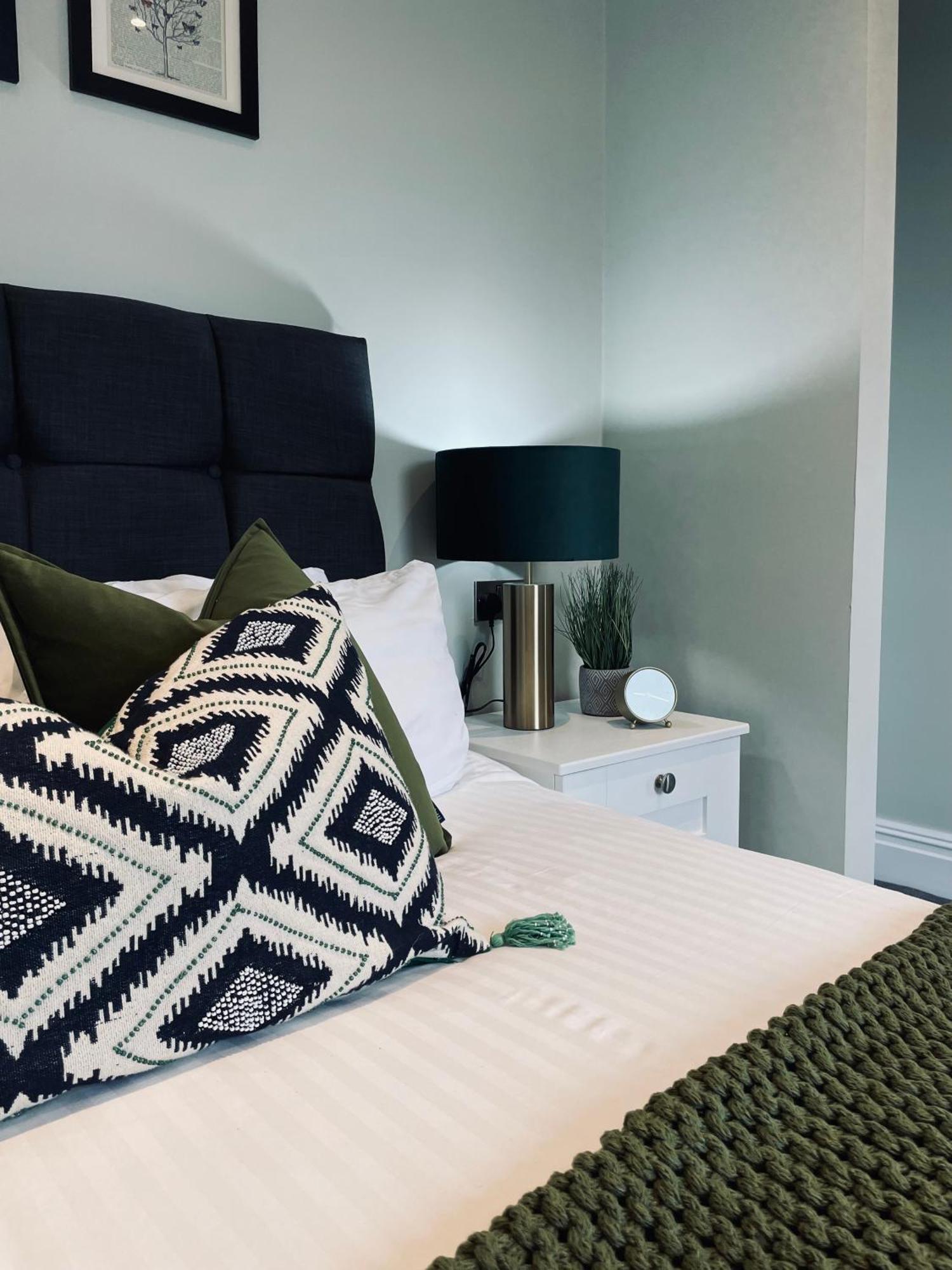 Apartment 5 Star - The Ulsterville Residences - Free On-site Parking *