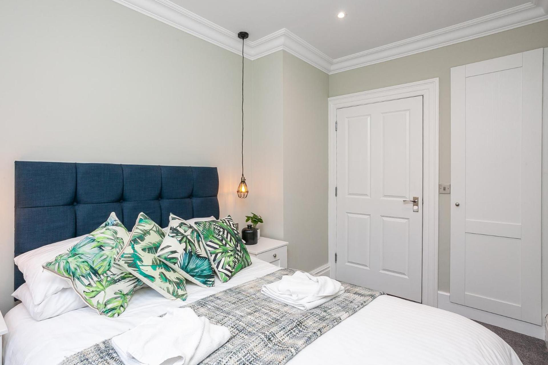 Apartment 5 Star - The Ulsterville Residences - Free On-site Parking