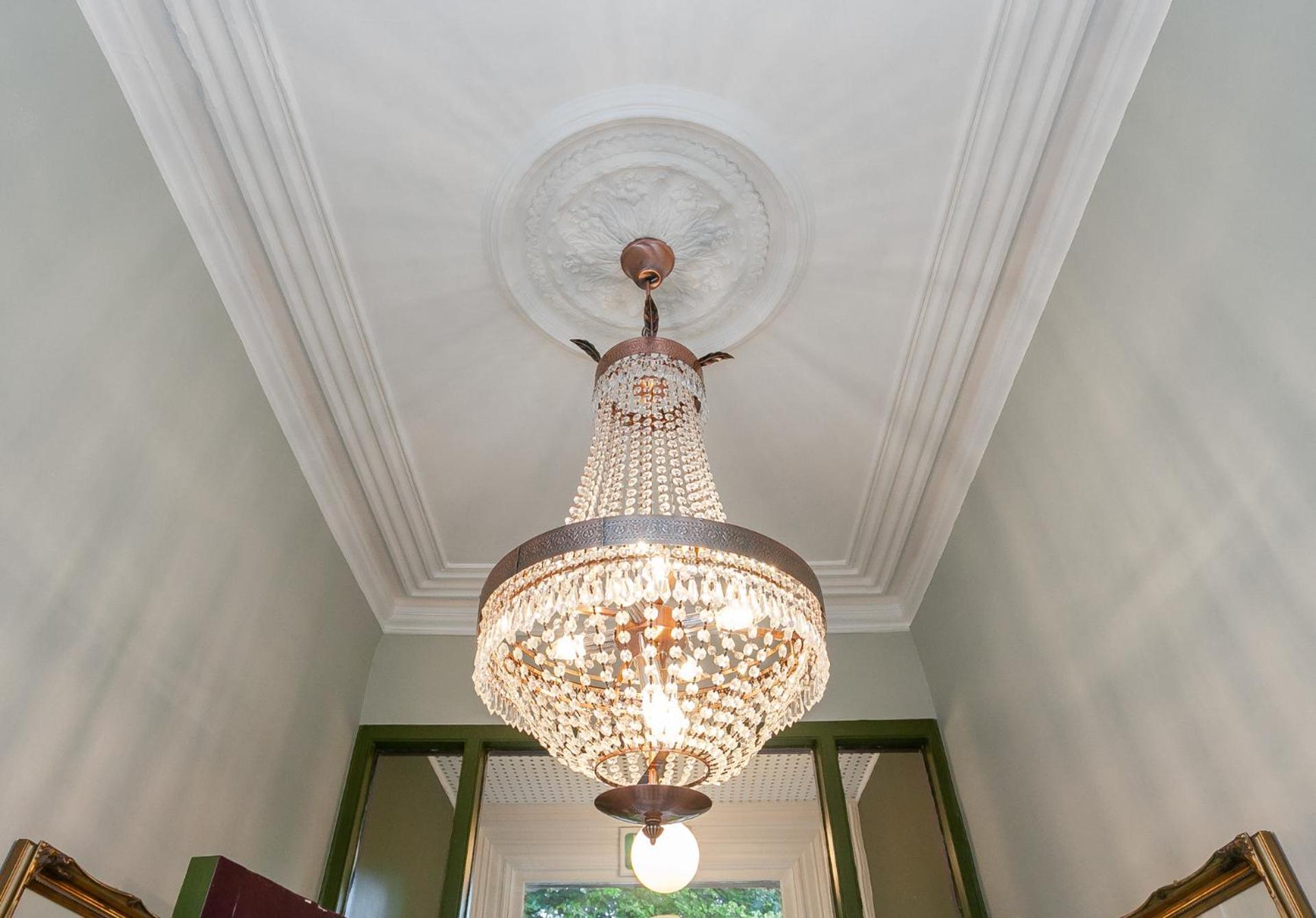 5 Star - The Ulsterville Residences - Free On-site Parking Apartment