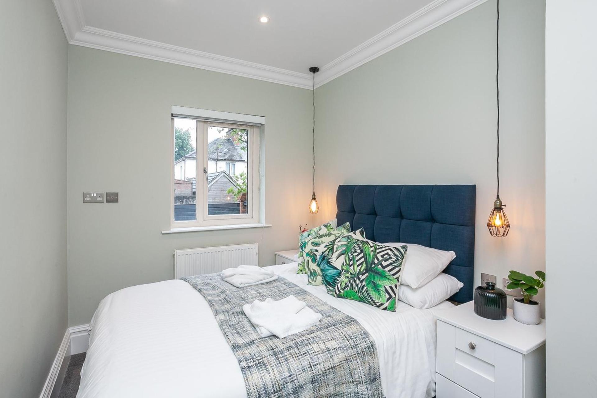 Apartment 5 Star - The Ulsterville Residences - Free On-site Parking *
