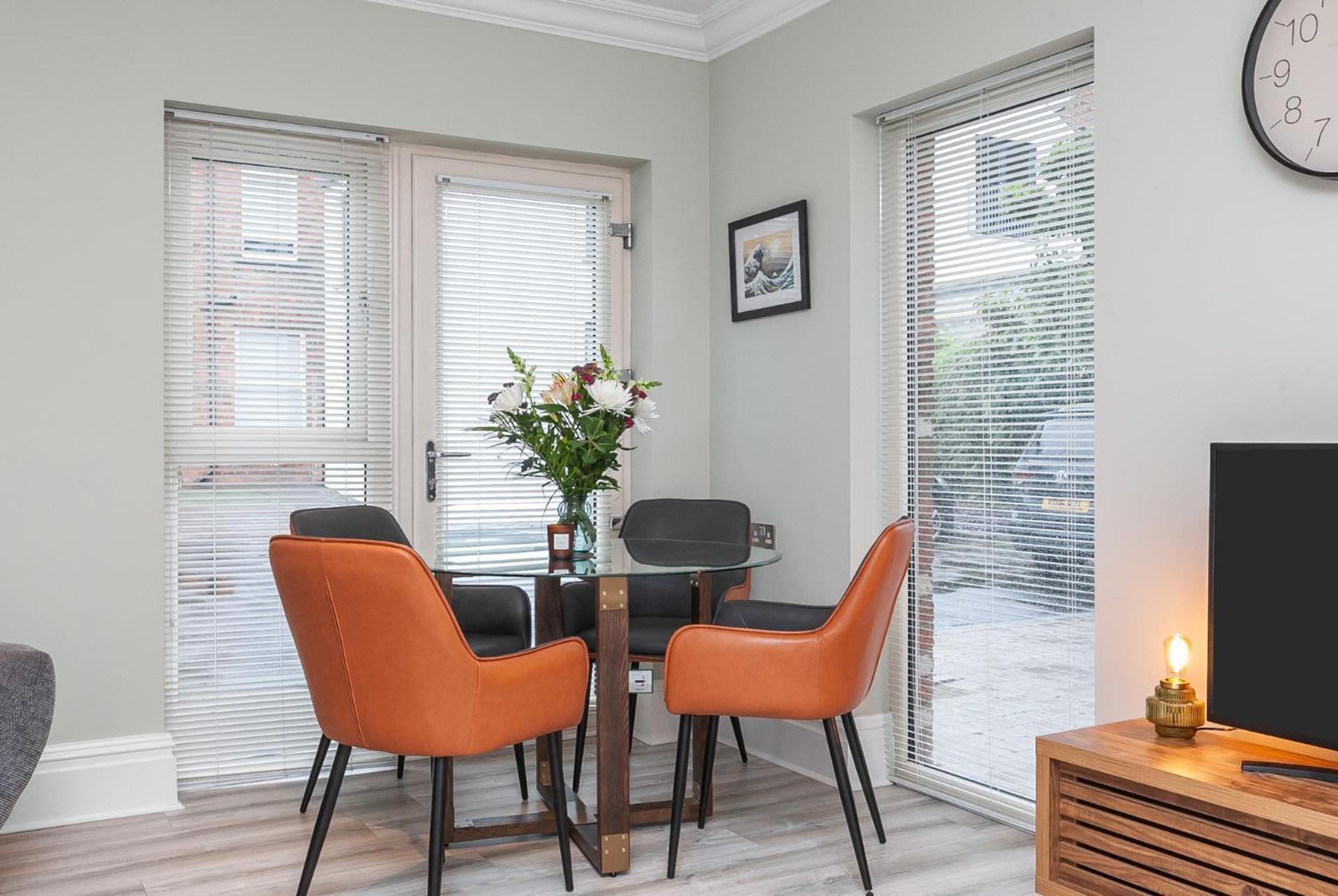 5 Star - The Ulsterville Residences - Free On-site Parking *