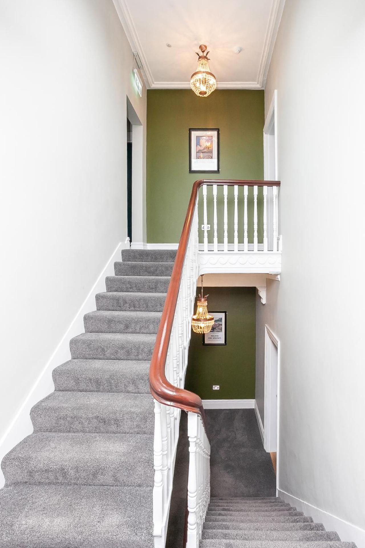 Apartment 5 Star - The Ulsterville Residences - Free On-site Parking