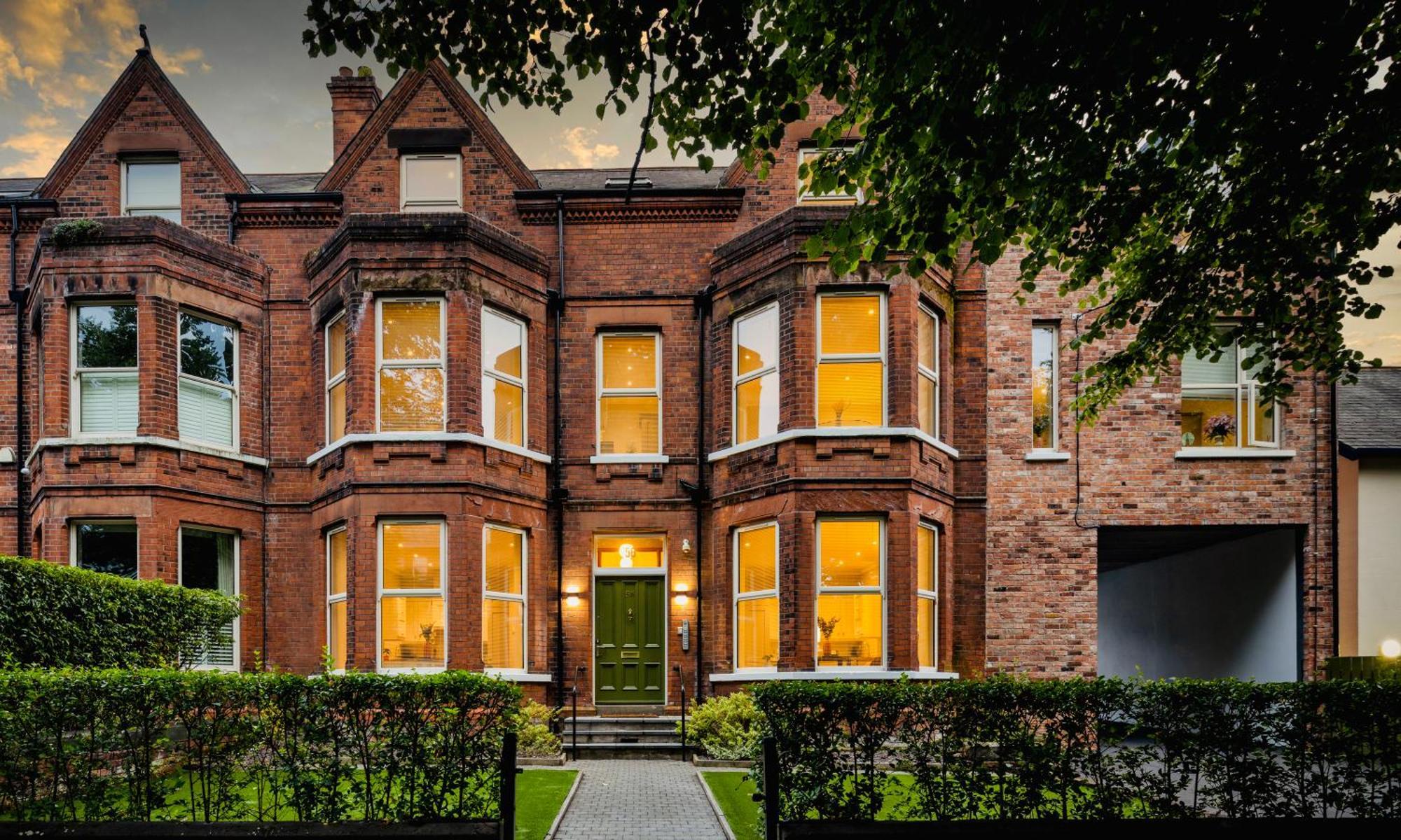 Apartment 5 Star - The Ulsterville Residences - Free On-site Parking *