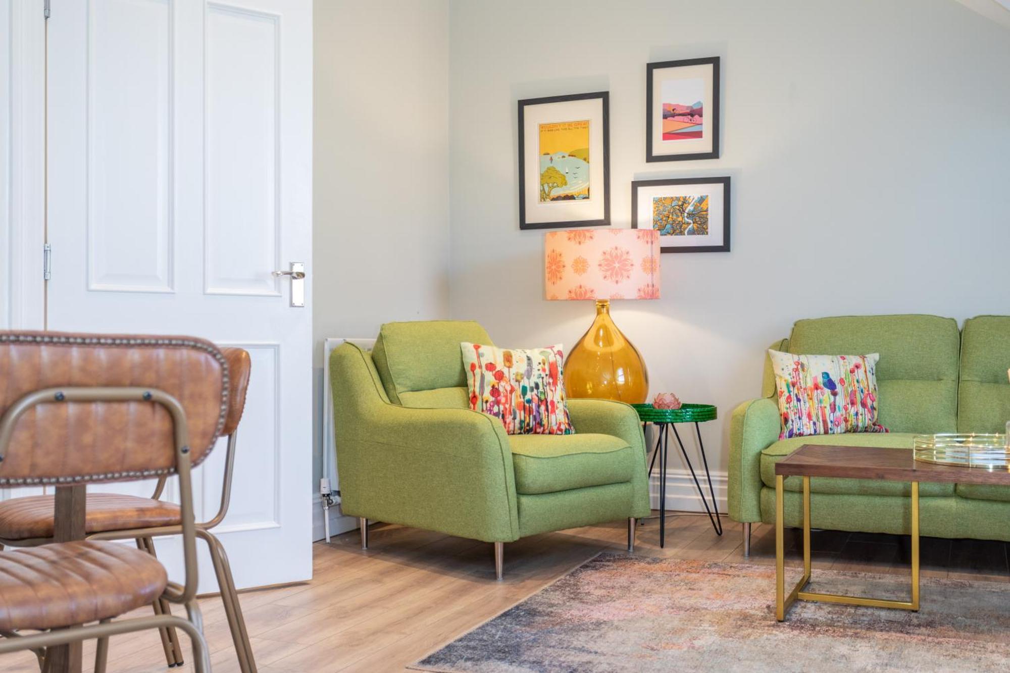 5 Star - The Ulsterville Residences - Free On-site Parking Apartment