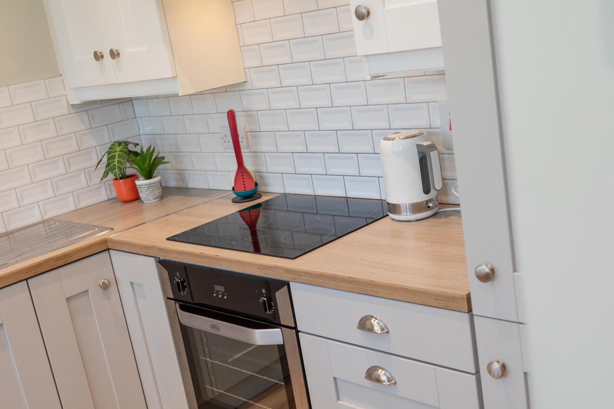 Apartment 5 Star - The Ulsterville Residences - Free On-site Parking
