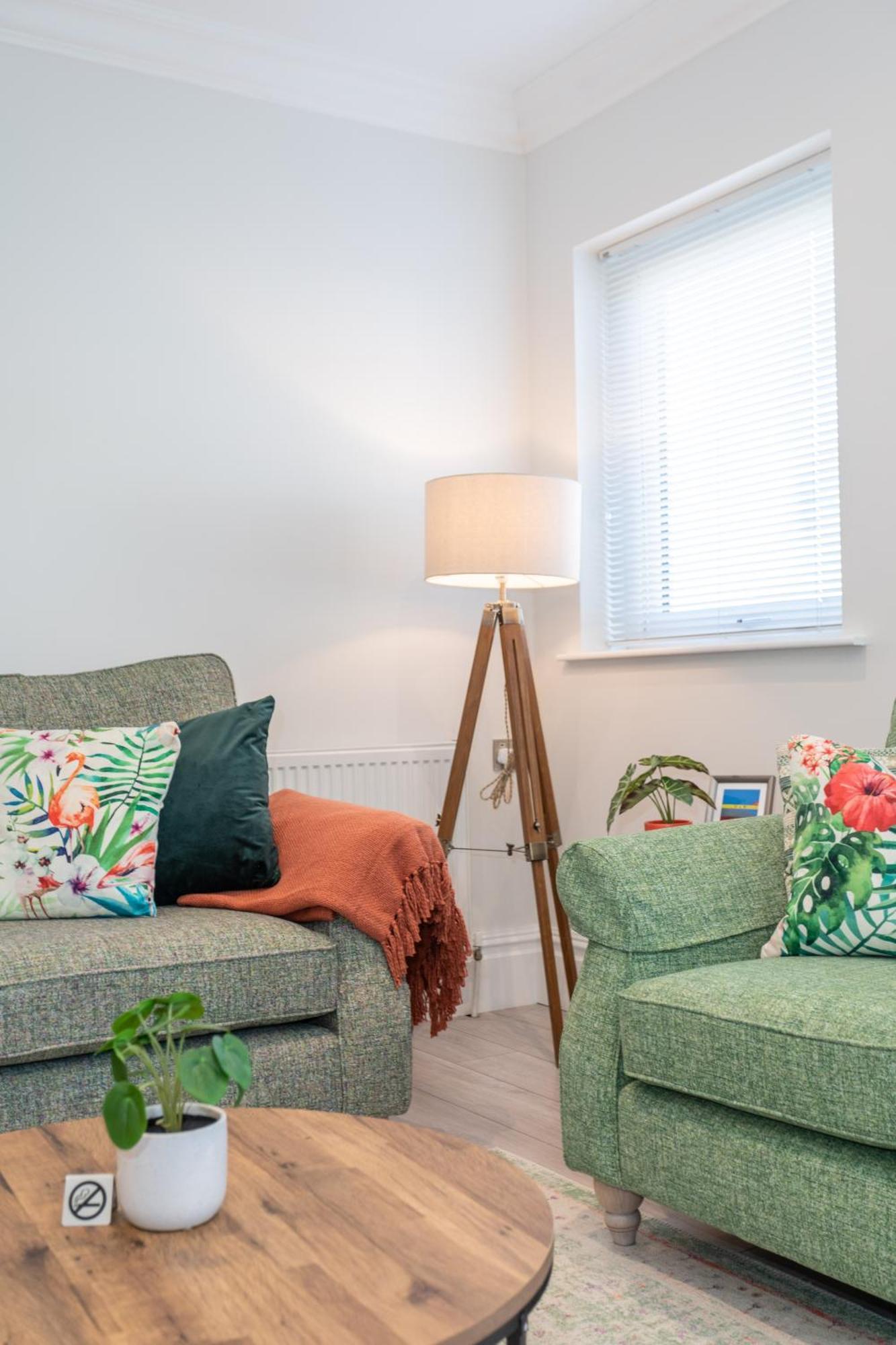 Apartment 5 Star - The Ulsterville Residences - Free On-site Parking *