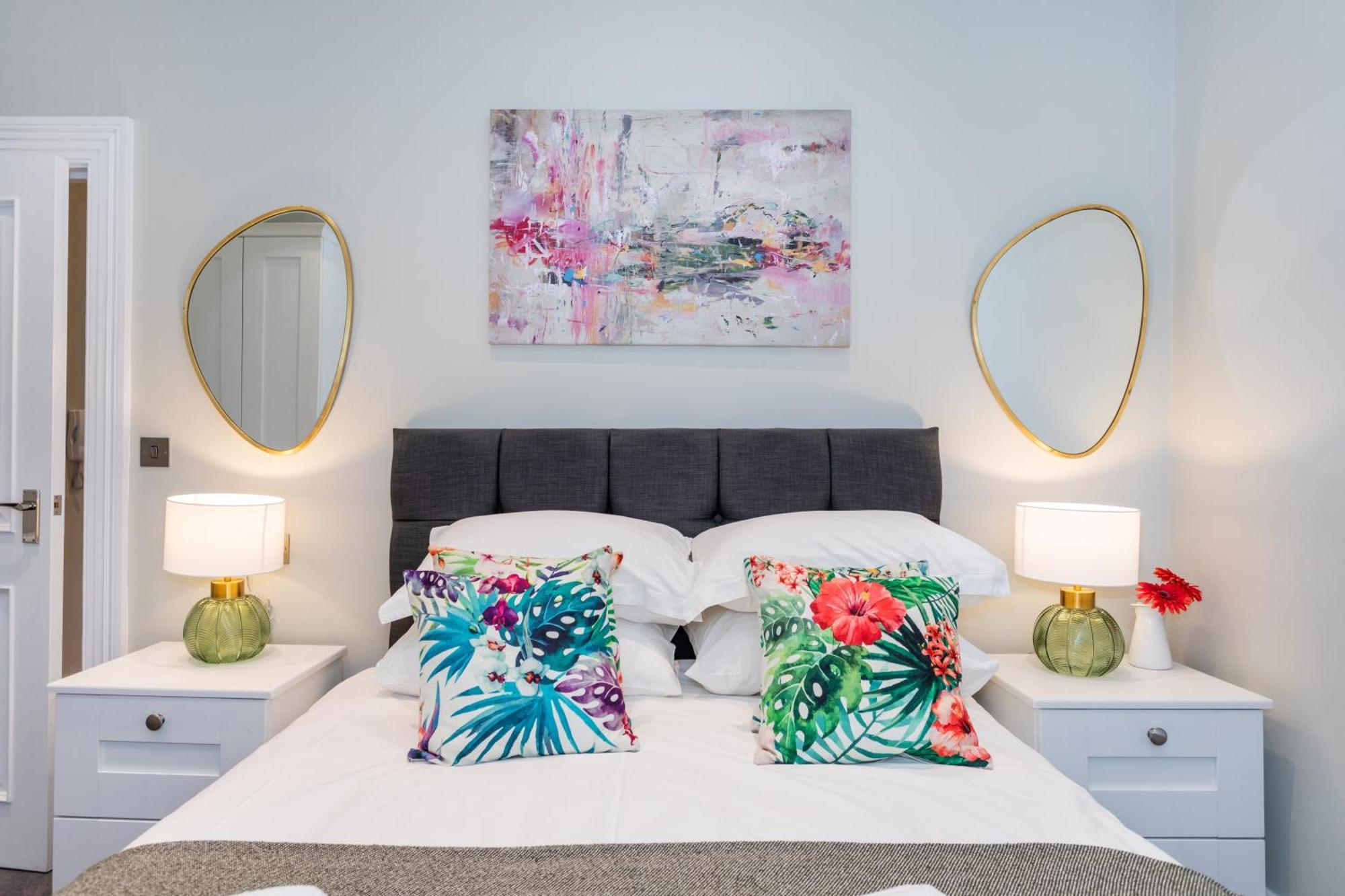 Apartment 5 Star - The Ulsterville Residences - Free On-site Parking *