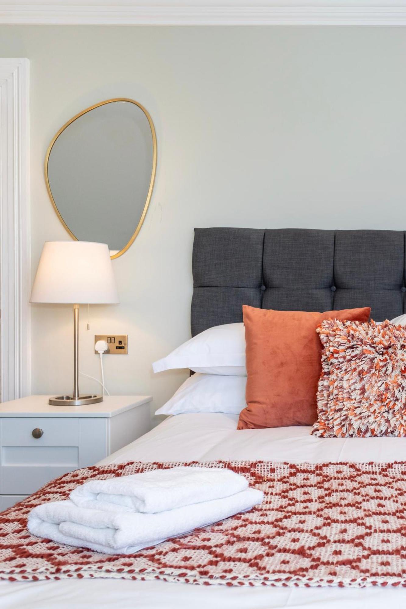5 Star - The Ulsterville Residences - Free On-site Parking