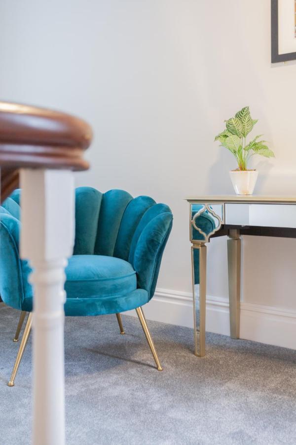 5 Star - The Ulsterville Residences - Free On-site Parking Apartment
