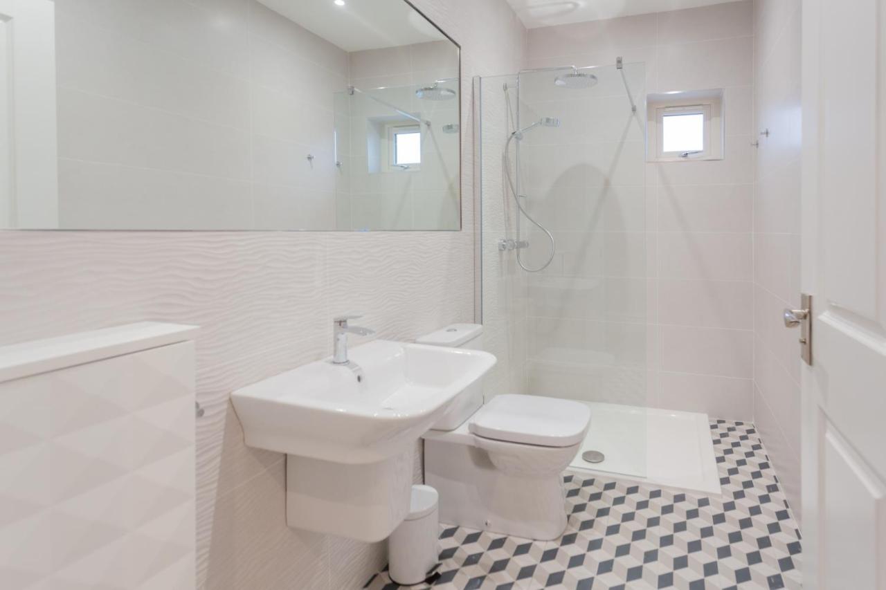 Apartment 5 Star - The Ulsterville Residences - Free On-site Parking *